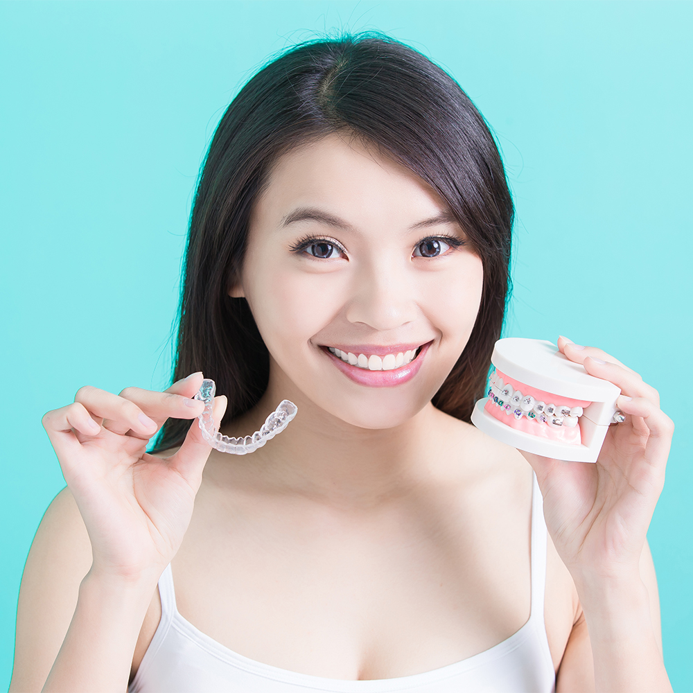 Generic-dentist_SMM_invisalign-vs-braces-3_20180310.jpg